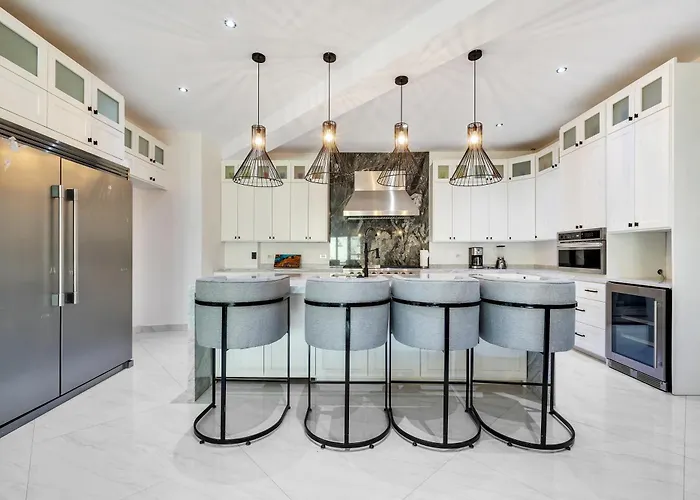 #marbella Lane - Grand 5br Oasis Getaway